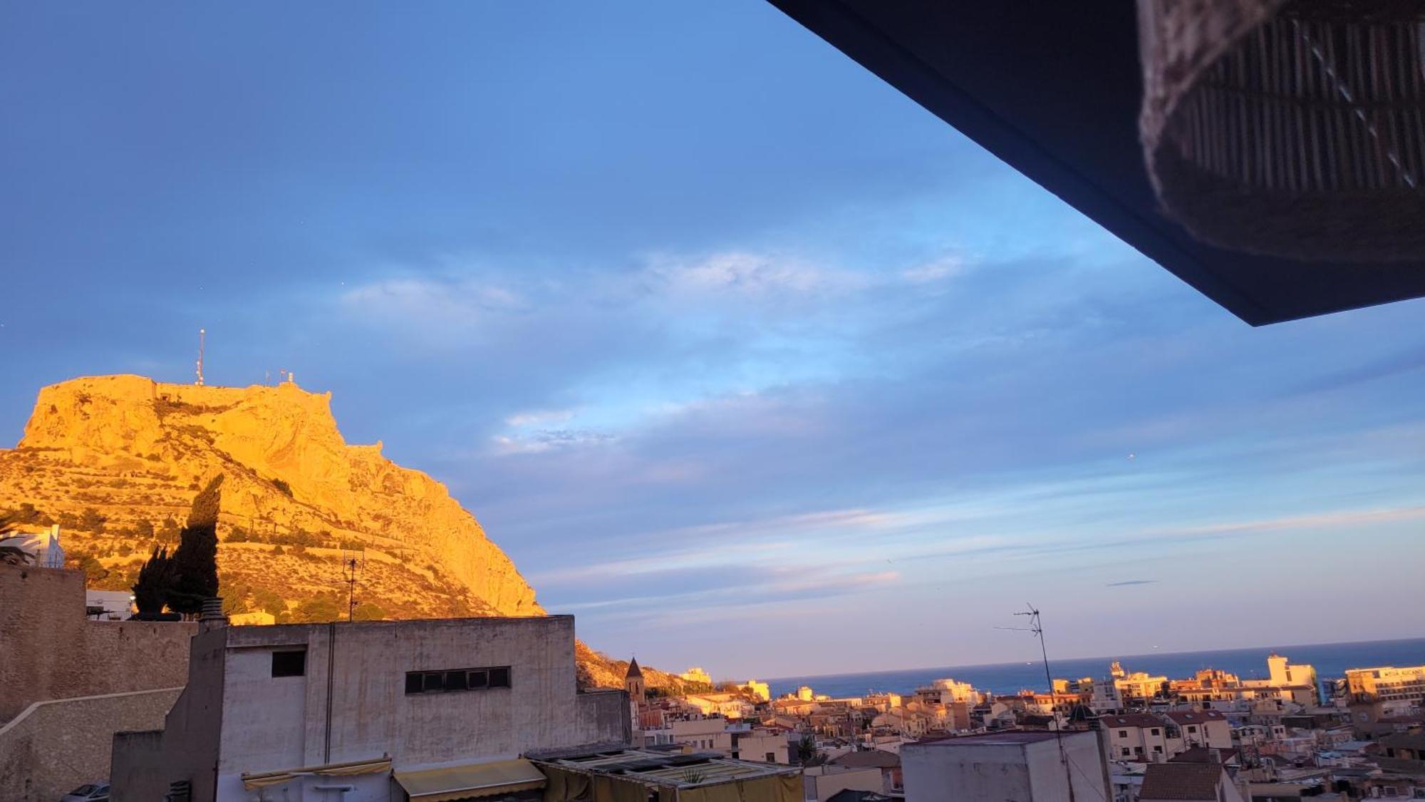 Corazon De Alicante Con Vistas Al Mar Y Al Castillo Exteriér fotografie